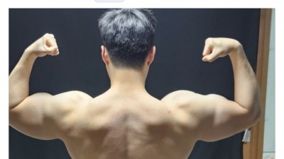 상체만 조진 헬스러