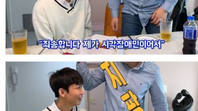 노캔 이어폰 꼽고 지하철 탄 시각장애인