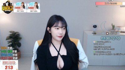 X자 홀터넥 가슴골에 구멍난 별비