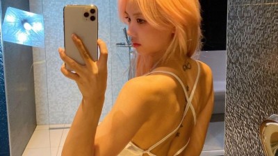 (후방) Vyvan Le 엉덩이 찢어진 핫팬츠