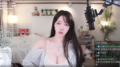 흰 끈나시 겨우디] 가슴골에 들어간 끈