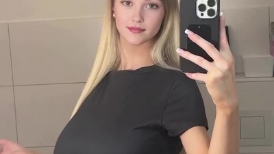 확실히 E컵 가슴은 좀 부담스러운 크기긴 함