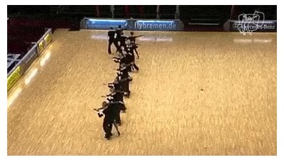 환상적인 칼군무