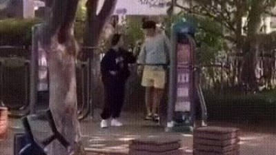 커플 공원 싸움