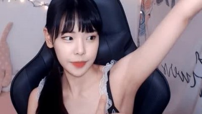 귀염한기룡이야드랑이보여주는메이드코스프레