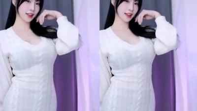 한갱 검정브라 살짝 비치는 화이트 꽈배기 니트 동탄룩