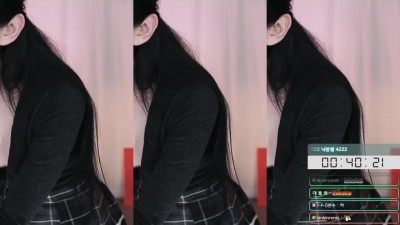 하니니 체크치마 입고 살랑이는 단추 푼 가슴골