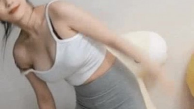 스트레칭 하는 짜미 회색 레깅스