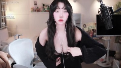 레이스 슬립 땡겨올리는 겨우디 뭉클거리는 가슴골
