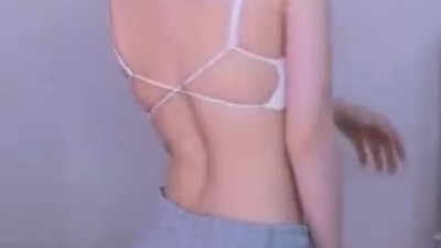 16 )) 브라 하나걸치고 엉덩이 놀리는 과즙세연
