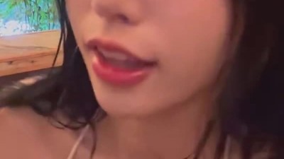 최솜이 욕조속 흰 비키니 가슴골