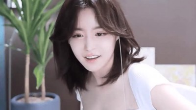 각선미 자랑하는 BJ 건