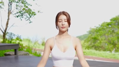 요가 강사 황아영 흰 나시 가슴골 레깅스