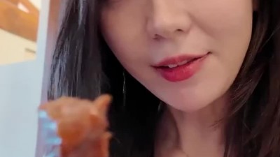 경주 여행 브이로그 쏘블리 이소영 튜브탑 비키니 가슴골