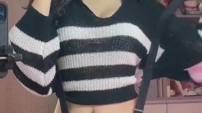 안경 쓰고 춤추는 마젠타