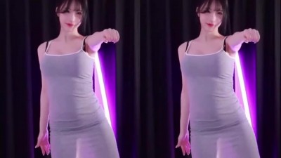 타이트한 회색 동탄룩...역광에 Y존 다 비치는 연나비