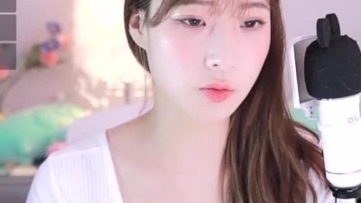명아츄 지퍼 살짝 내리고