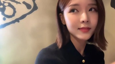 카페에서 과감하게 단추 투두둑 혜밍이