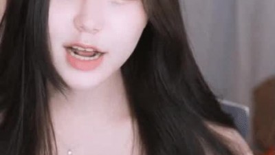 화정 남다른 경례 포즈