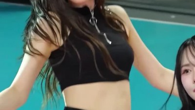 권희원 치어리더 앞지퍼 민소매 크롭탑 미모