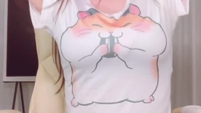 돌핀팬츠 벗어서 비키니 하의 자랑하는 모모리나