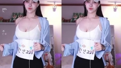 겨우디 흰 나이키 모자 끈나시 입고 삐끼삐끼 말아주는 겨우디 몸매