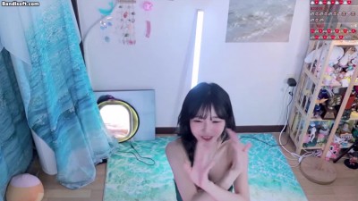 약후 인어공주 같은 수련수련, 녹색 튜브탑 비키니