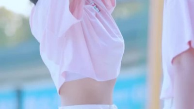 치어리더 박성은 아래가 들리는 크롭티 흰 반바지