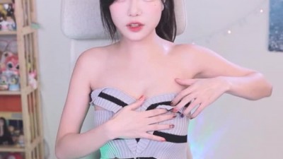 끈내려서 튜브탑 만들어 주는 수련수련 가슴골