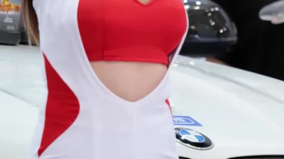 모델 김세라 레이싱걸복 레드 튜브탑 가슴골
