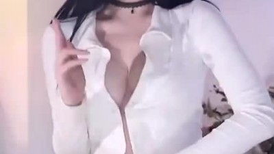 (후방) 한갱 옷핀 하나로 버티는 셔츠 검정핫팬츠 가터벨트 뒤태 ㄷㄷ