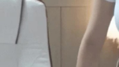 의자에 앉는 히또 착장