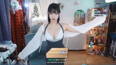 타케시맘 연기하는 기립근 GOAT 명아츄 흰 브라 가슴골