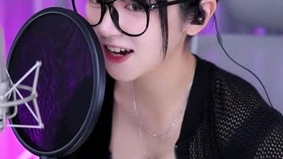 기타치면서 노래하는 안경 쵸단