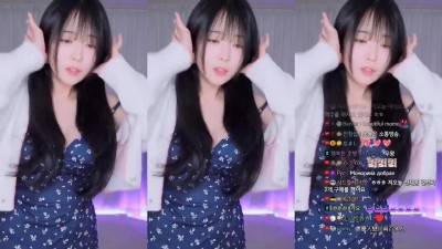 꽃무늬 끈나시 미시룩 입고 숙여주는 모모리나 가슴골