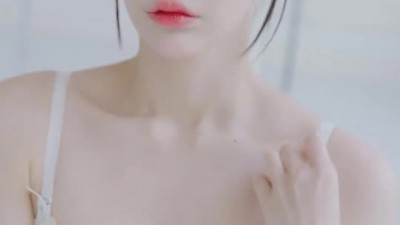 겨우디] 똥머리 흰티 검스
