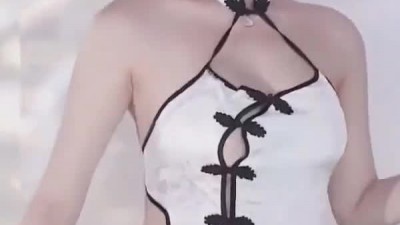 한갱] 등이 시원한 홀터넥 노브라 중국풍 의상 가슴골