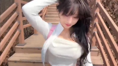 계단 내려갈 때 아프다는 등산하는 그릴래영