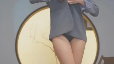 흰셔츠 블랙 치마 오피스룩 커피 스타킹 타이트한 몸매 꽃빵