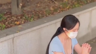 횡단보도에서 운동하는 워니