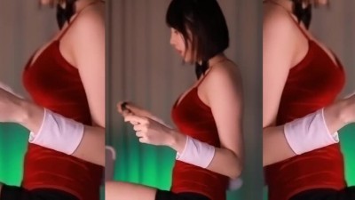 목줄 채우고 춤추는 유치