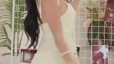 포켓걸스 하빈 노란 끈나시 원피스 시원한 등