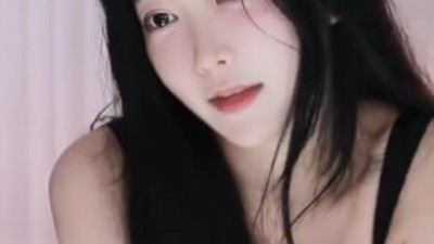 하니니 흰 나시 숙인 가슴골 동물귀 머리띠