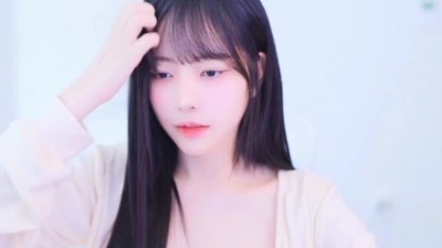 화이트 레이스 슬립 주하랑 깊은 가슴골