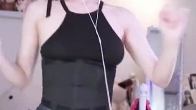 검정 끈나시 슴부먼트 보여주는 F컵 겨우디