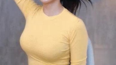 타미미 타이트한 노란 티셔츠