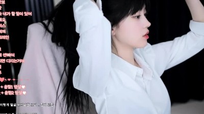 포니테일로 머리 묶는 문월