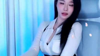흰검 오피스룩 입은 세경좌 다리 꼰 허벅지