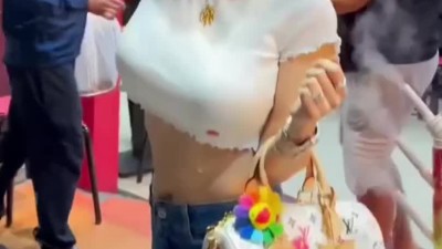 DJ 소다 묵직한 가슴 크롭 흰티