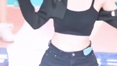 49-50키로 유지중이라는 서현숙 치어리더 블랙 끈나시 가슴골